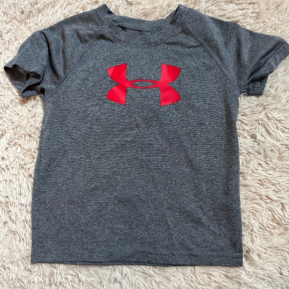 Boys under amour tshirt